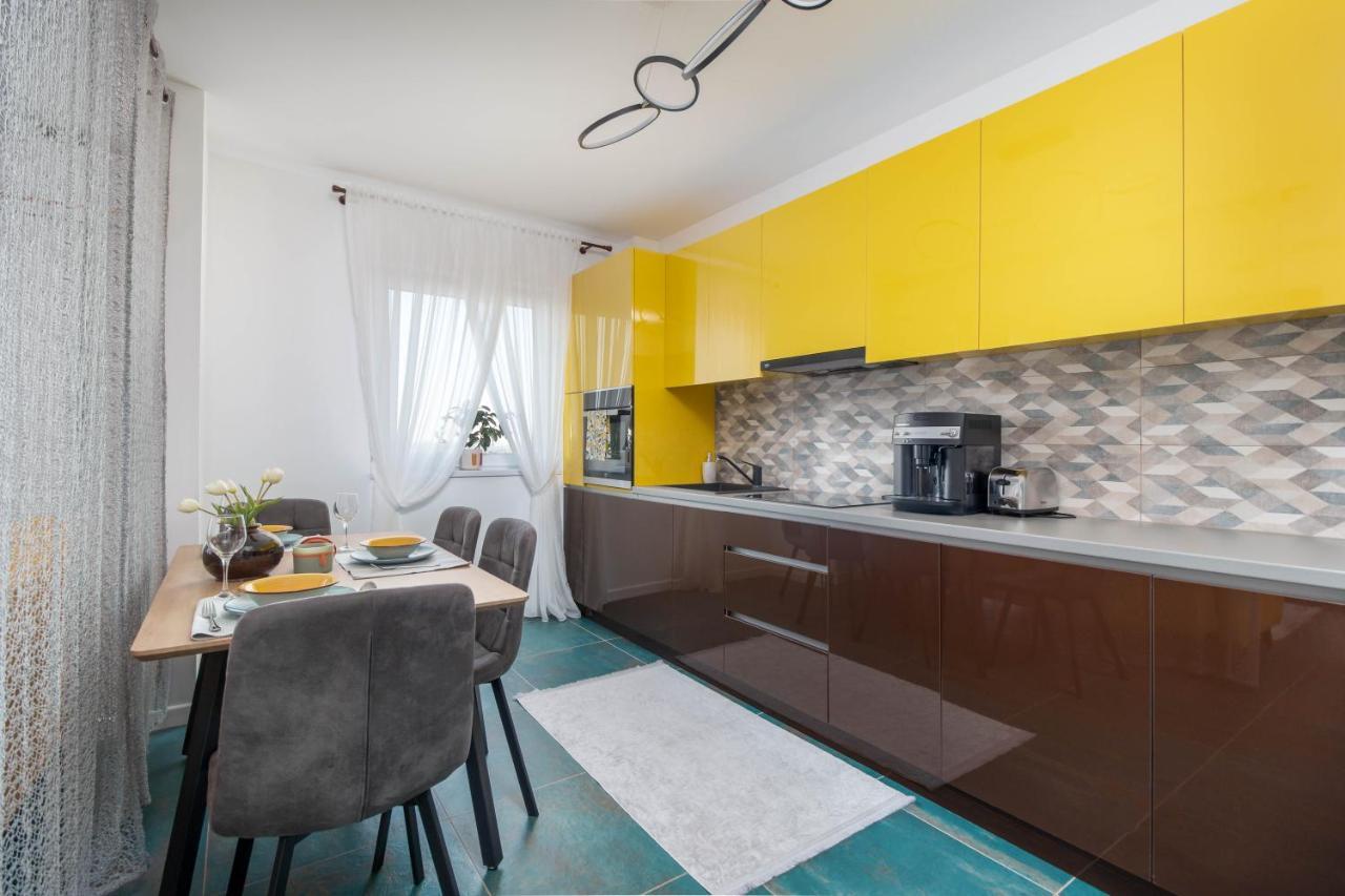 Talida'S Apartment Colorful And Brightnes Oradea Exterior photo